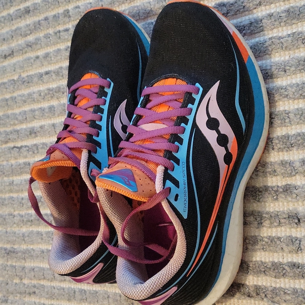 Womens Saucony Endorphin Speed size 8.5